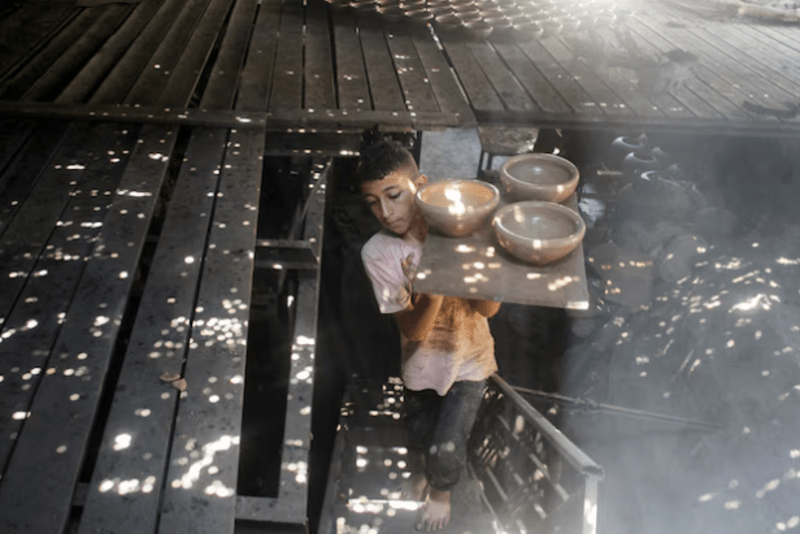 Palestinians use clay pots to keep water cool in electricity-short Gaza