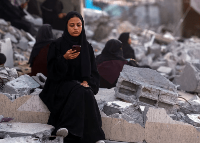 Displaced Gaza student tries to study despite destruction of universities