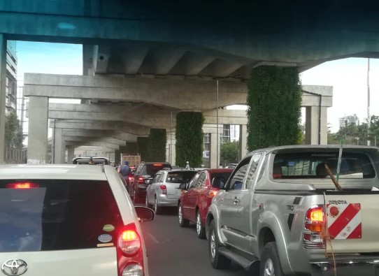 Motorists at a traffic snarl-up along a section of Uhuru Highway. (Photo: Courtesy)