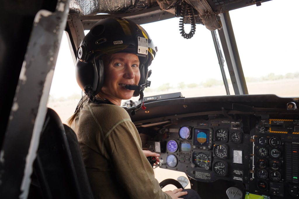 Pilot Christine Brown flies UNHAS aircraft in Burkina Faso. (WFP/Burkina Faso)