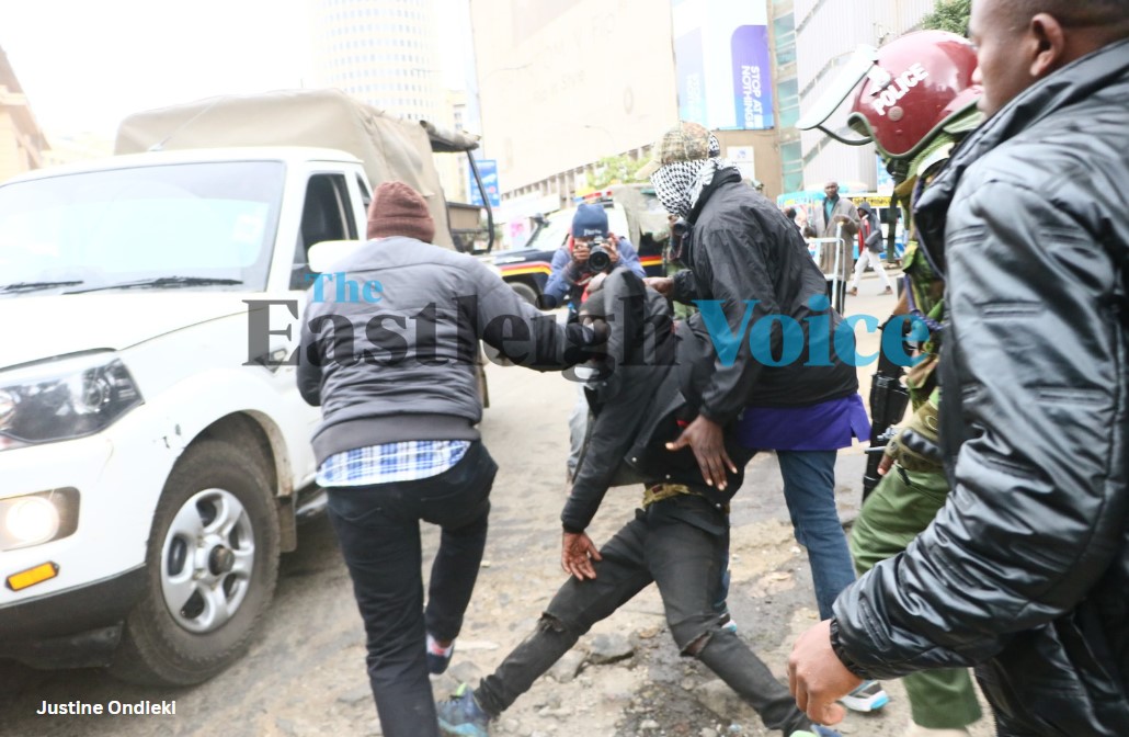 Abductions: State accused of silencing witnesses, families want ICC to intervene - Plainclothes police officers arrest protesters along Tom Mboya Street. (Photo: Justine Ondieki)