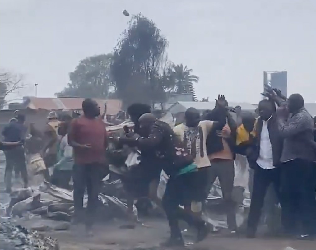 Sakaja stoned, chased away from Toi Market [VIDEO] - Nairobi Governor Johnson Sakaja's security shiel and evacuate him from Toi Market after traders pelted him with stones on Saturday, August 3, 2024. (Photo: Handout)