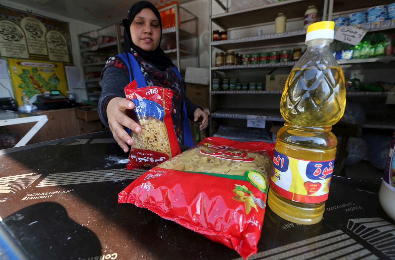  A worker sells subsidized food commodities at a government-run supermarket in Cairo, Egypt, February 14, 2016. Picture taken February 14, 2016. (Photo: REUTERS/Mohamed Abd El Ghany/File Photo)