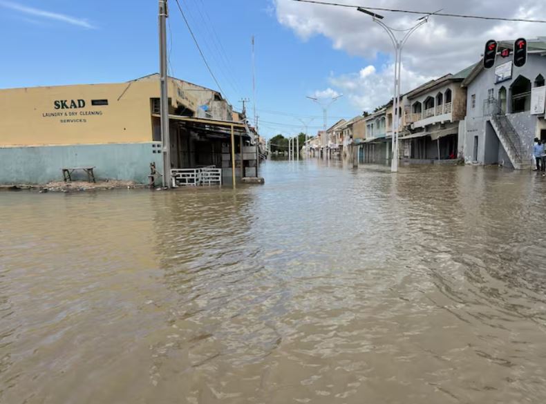 Nearly 300 prisoners escape Nigerian prison after floods