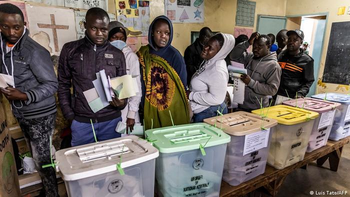 Kenyans vote in the 2022 General Election. (Photo: IEBC)