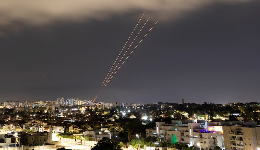 Iran and Israel: Open warfare after decades of shadow war - An anti-missile system operates after Iran launched drones and missiles towards Israel, as seen from Ashkelon, Israel on April 14, 2024. (Photo: REUTERS/Amir Cohen)