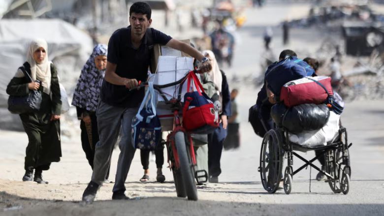 Displaced Palestinians make their way as they flee areas in the northern Gaza Strip, following an Israeli evacuation order, amid the Israel-Hamas conflict, in Gaza City October 12, 2024. (REUTERS/Dawoud Abu Alka)