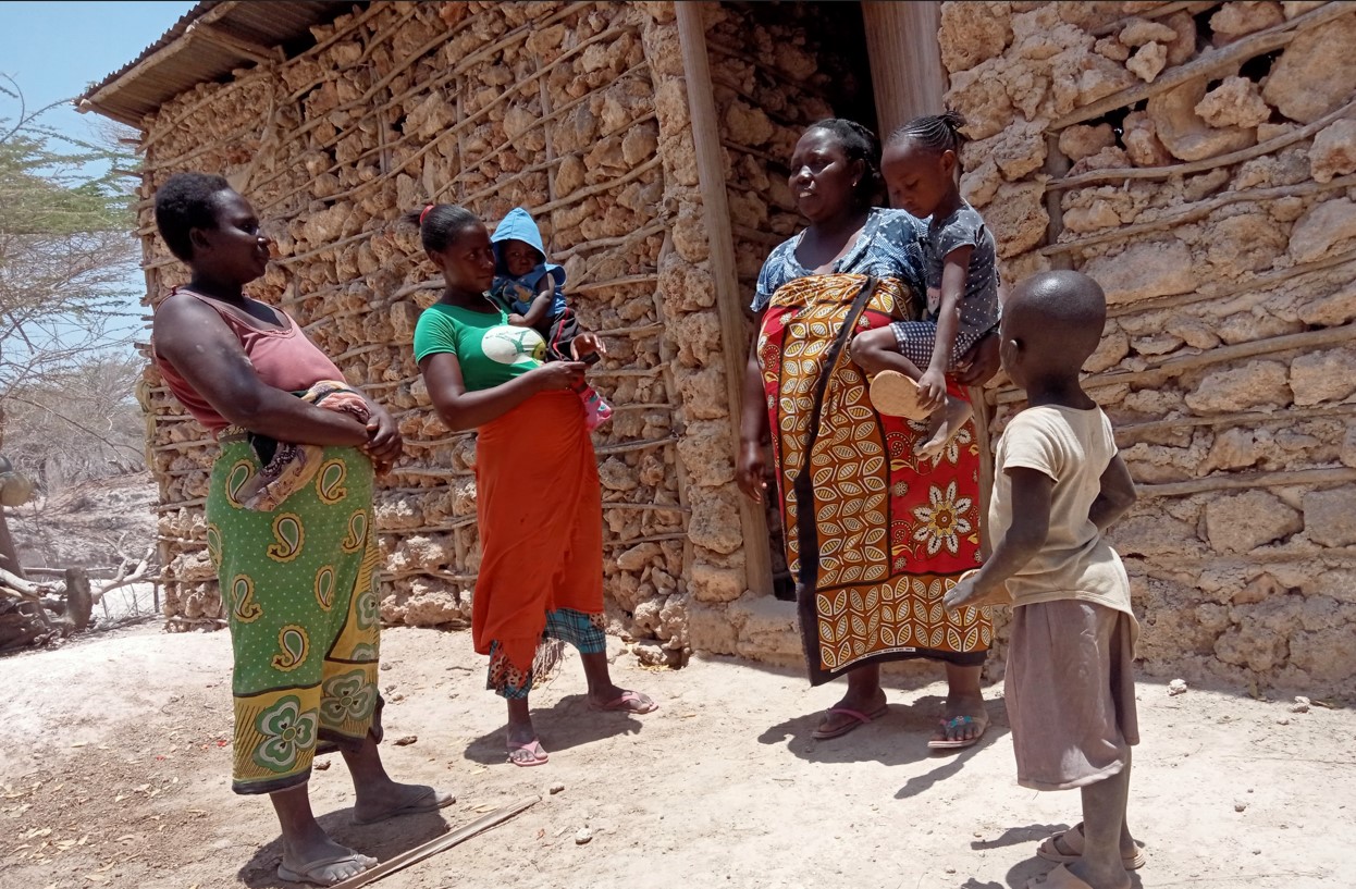 Residents of Lamu’s Manda Island decry suffering due to poor health services - Women and their children on Manda Island. They want the Lamu County government to improve health facilities in the area. (Photo: Farhiya Hussein)