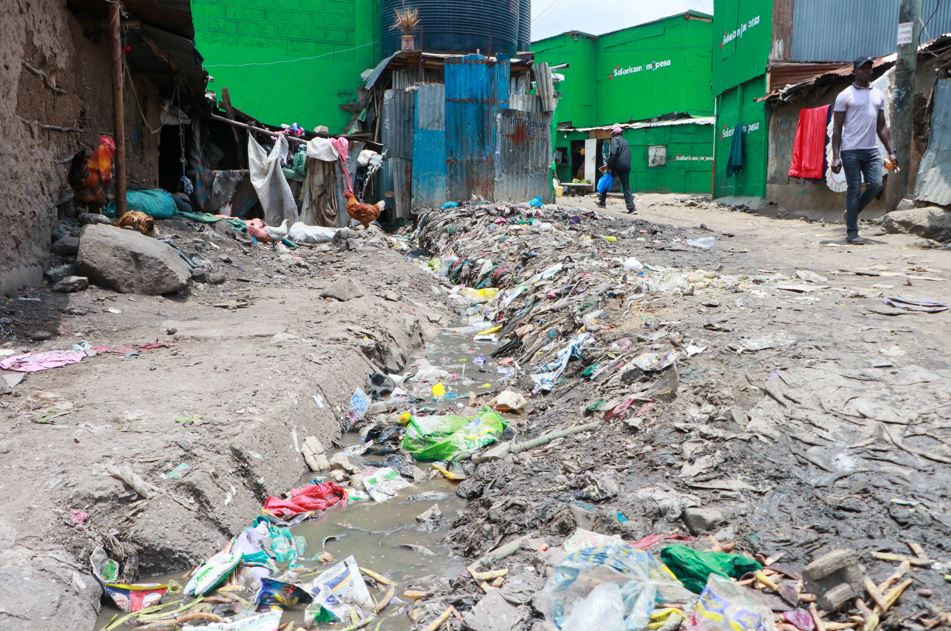 Nairobi slum dwellers' daily struggles against diseases, poor sanitation