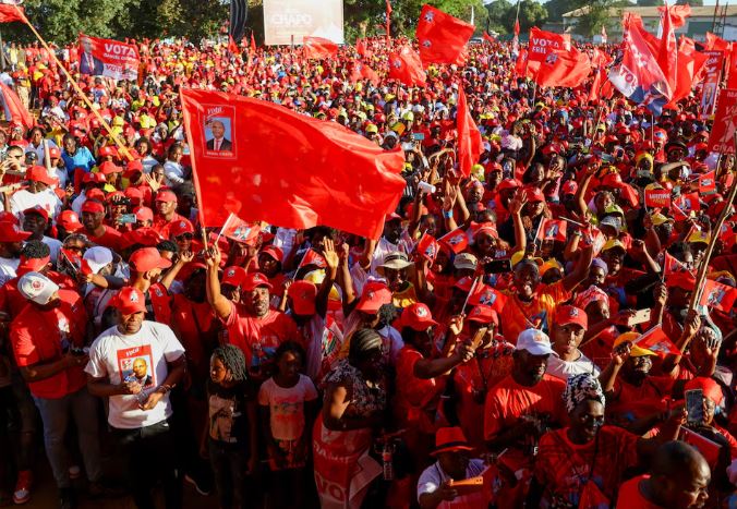 Mozambique votes in tense election likely to see ruling party win