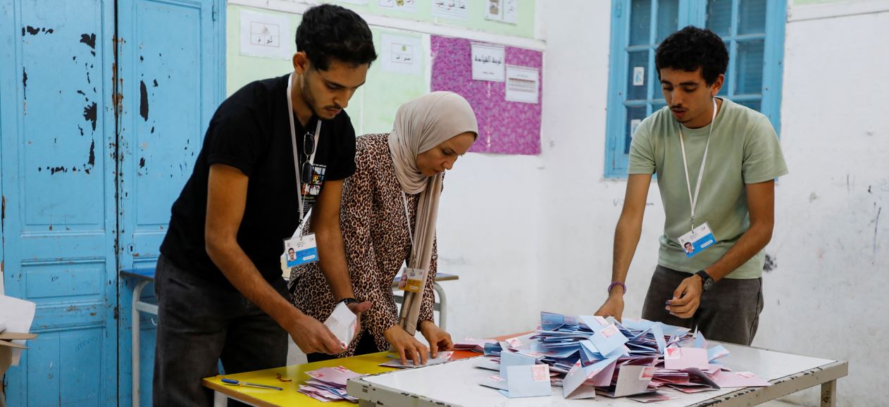 Tunisian presidential election turnout at 27.7%, election commission says - Election officials work at a polling station, during the presidential election in Tunis, Tunisia October 6, 2024. (Photo: REUTERS/Zoubeir Souissi)