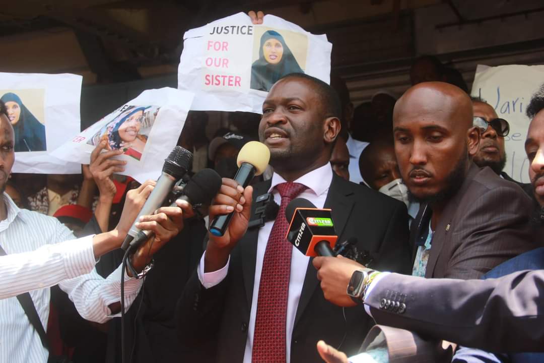 Nairobi Senator Edwin Sifuna addresses hundreds gathered in Eastleigh on Thursday, October 24, 2024, to honour Waris Daud, her daughter and niece who were murdered. (Photo: Abdirahman Khalif) 