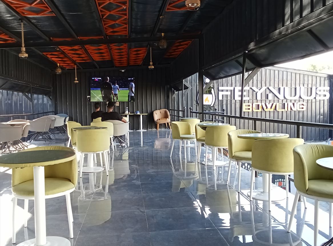 A restaurant at Feynuus Bowling Club, Somalia's first bowling club. (Photo: Hassan Mohamed)