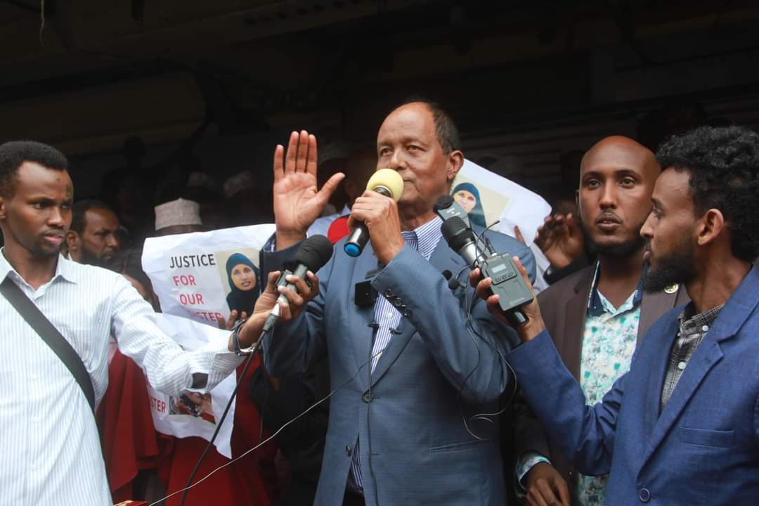 Kamukunji MP Yusuf Hassan addresses hundreds gathered in Eastleigh on Thursday, October 24, 2024, to honour Waris Daud, her daughter and niece who were murdered. (Photo: Abdirahman Khalif) 