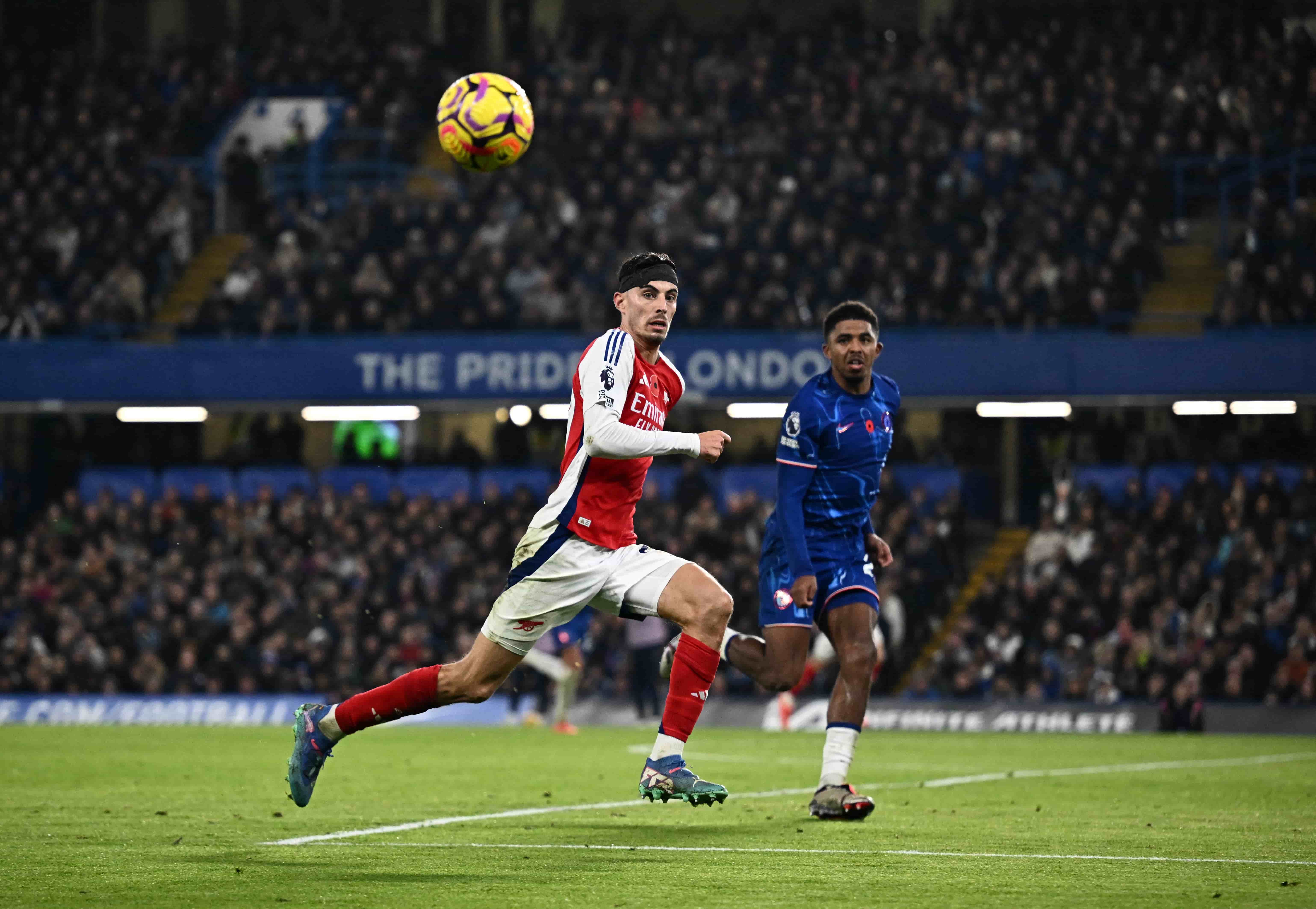 Chelsea and Arsenal draw 1-1 in tight London derby