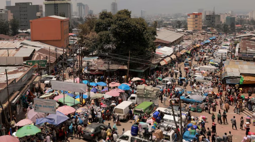 IMF raises Ethiopia's international reserves target after first review - Shoppers walk within Merkato, one of Africa's biggest open air market, in Addis Ababa, Ethiopia on April 25, 2024. (Photo: File/REUTERS/Tiksa Negeri)