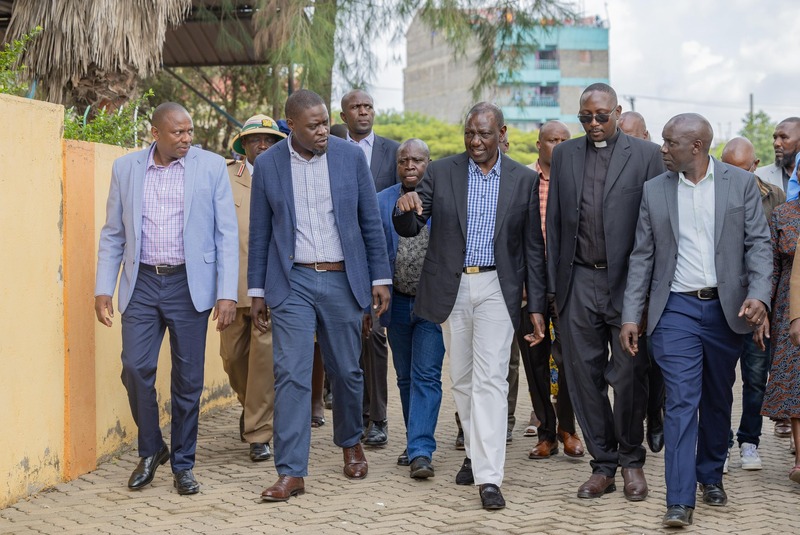 President Ruto defends flagship projects amid criticism, promises transformation - President William Ruto, Nairobi Governor Johnson Sakaja, Kikuyu MP Kimani Ichung'wa and other leaders arriving at Soweto Catholic Church in Kayole, Nairobi. (PCS)