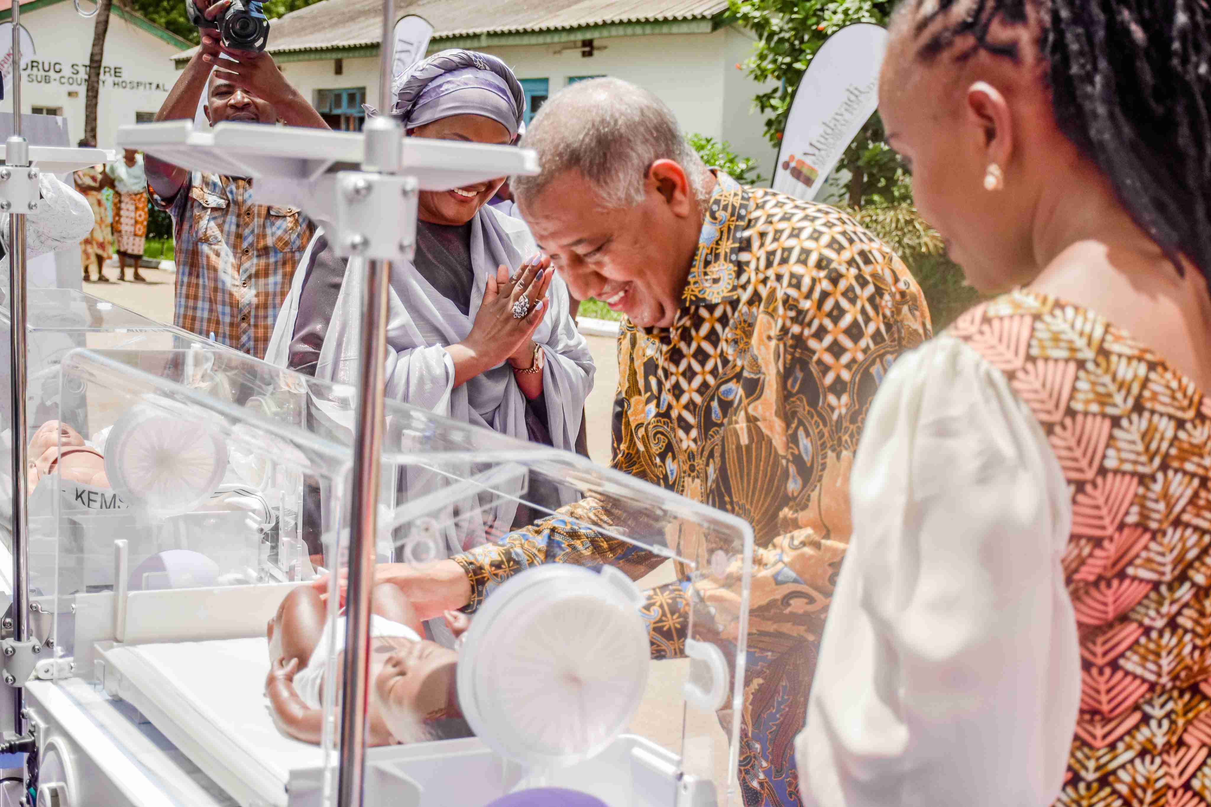 Kenya's infant mortality rate declines amid improved maternal care interventions - Spouse of the Prime Cabinet Secretary Tessie Mudavadi and Lamu Governor Issa Timamy during an event to commemorate World Prematurity Day at Malindi Sub-County Hospital on November 17, 2024. (Photo: Kilifi Department of Health)