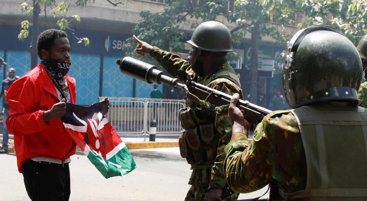 Police warn against unauthorised protests ahead of Ruto’s State of the Nation address - Police officers confront a protestor on June 25, 2024 during the anti-Finance Bill protests. The police have warned the public about potential protests planned for Thursday, November 21, 2024. (Photo: REUTERS/Monicah Mwangi)