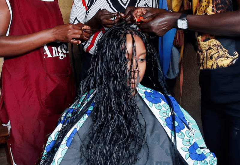 App boosts Kenyan hair braiders left behind by digital gender gap - Natalie Maina gets her hair braided by hair stylists at the Jemima hair salon within the Kenyatta Market in Nairobi, Kenya October 3, 2024. (REUTERS)