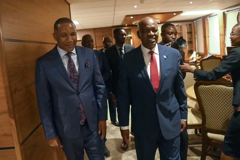 Botswana’s election shock: Why voters kicked the ruling party out after 58 years - Botswana’s former president Mokgweetsi Masisi (right), welcomes his successor Duma Boko to the office of the president in Gaborone. (Photo: Monirul Bhuiyan/AFP via Getty Images)