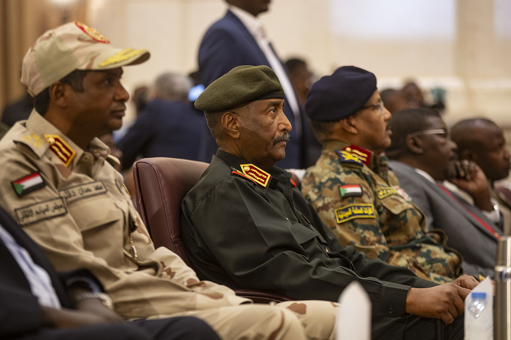 IGAD proposes African peacekeeping force to oversee Sudan's ceasefire deal - Abdel Fattah Abdel Rahman Burhan (centre), Chairman of the Sudanese Sovereignty Council and Mohamed Hamdan Dagalo (left), leader of the Sudanese paramilitary Rapid Support Forces (RSF) during the signing ceremony of the framework agreement held at the Sudan Friendship Hall in Khartoum, Sudan, on December 5, 2022. (Photo: AFP)