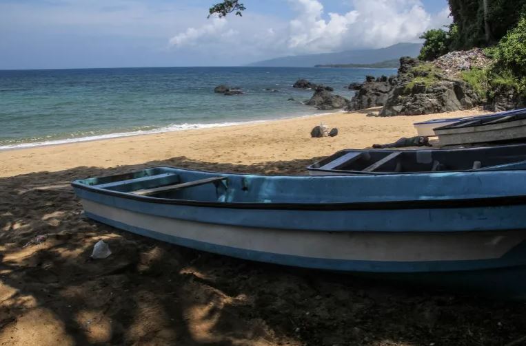 At least 25 killed after traffickers capsize boat off Comoros