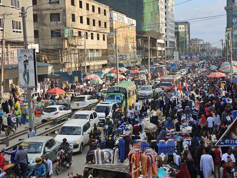 Eastleigh’s festive boom: Shoppers flood streets as Christmas season approaches