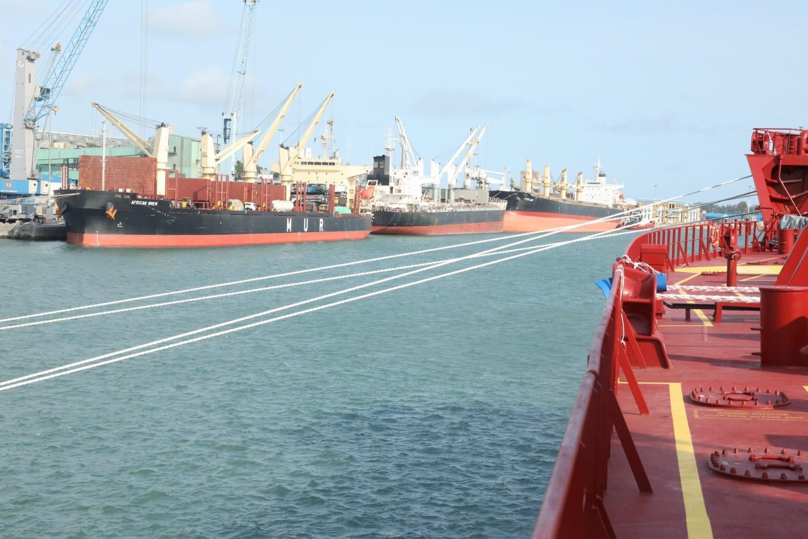 Court allows garbage collectors to continue operations at Mombasa port - Ships at the port of Mombasa.  Mombasa port garbage collectors have won the first round of a case they filed against the county government. (Photo: File/Farhiya Hussein)