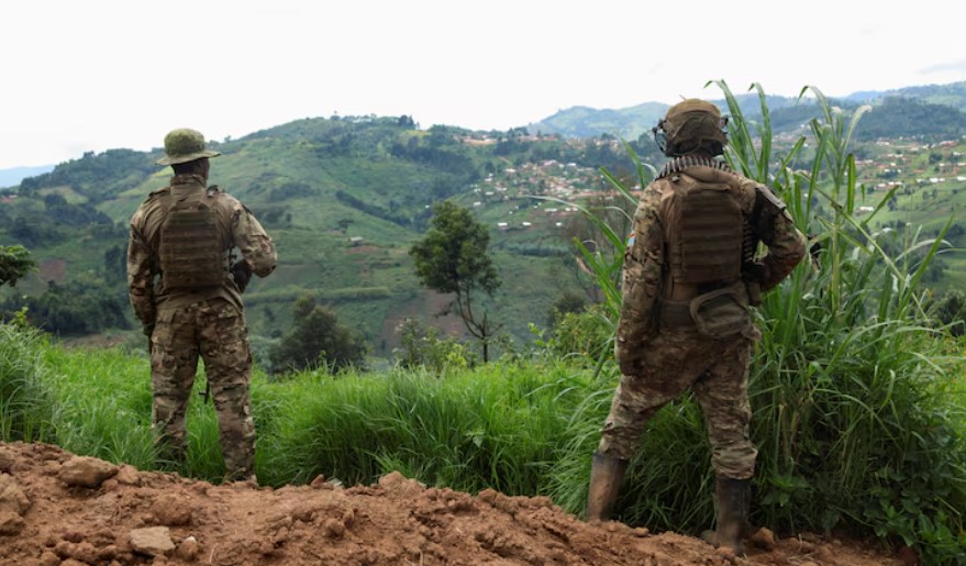 Congolese President Felix Tshisekedi sacks military top brass in major reshuffle - Members of the Armed Forces of the Democratic Republic of the Congo (FARDC) stand guard against the M23 rebel group in Lubero, North Kivu province of DRC on October 27, 2024. (Photo:REUTERS/Djaffar Al Katanty)