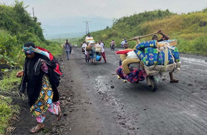 UN Human Rights Council to hold emergency session on Congo crisis - Civilians push their belongings on a wooden handcart known as Tshikudu as they flee after heavy gunfire that raised fears of M23 rebels advancing along a road from Sake near Goma in the North Kivu province of the Democratic Republic of Congo February 9, 2023. (Photo: REUTERS/Djaffar Sabiti)