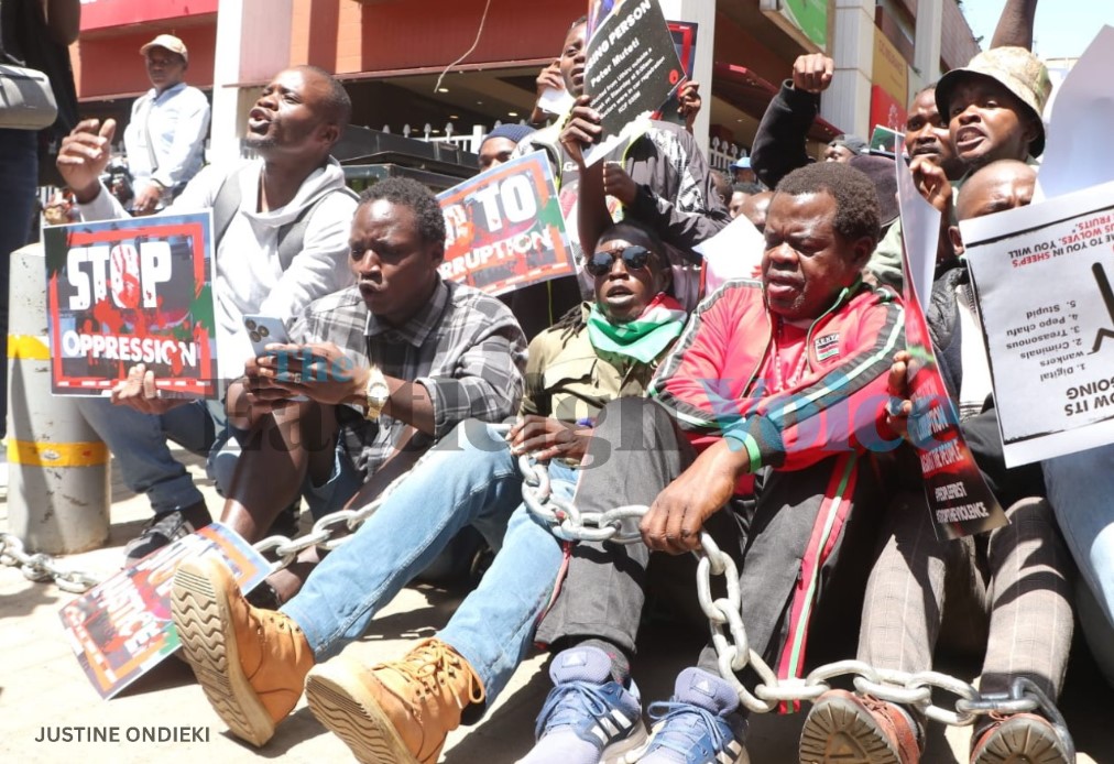 Omtatah seeks High Court orders for release of abducted Kenyans, dead or alive - Busia Senator Okiya Omtatah (in red jersey) and other protesters demonstrating in Nairobi CBD on December 30, 2024 over rising cases of abductions. (Photo: Justine Ondieki)