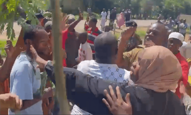 Isiolo residents protest demanding better roads and health care - Isiolo residents protest over poor roads. (Screengrab)