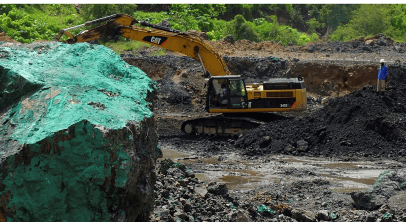 Congo frees most of Chinese men held for illegal mining - An excavator is used at the bottom of Congolese state mining company Gecamines' Kamfundwa open pit copper mine. (File/Reuters)