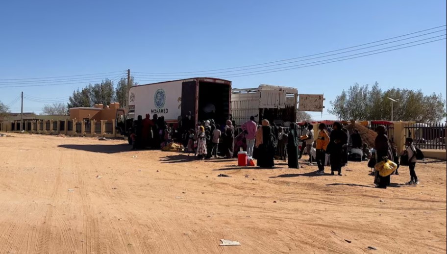 Sudan conflict fuelling mass refugee exodus, human trafficking into neighbouring states - Sudanese families prepare to ride on trucks while on their way to Egypt through the Qustul border, after the crisis in Sudan's capital Khartoum. Photo: (File/REUTERS/Heba Fouad)