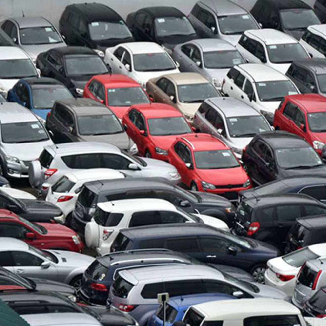 Businessman petitions court to abolish eight-year limit on car imports