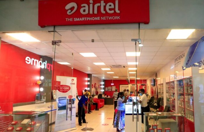 Airtel Money's market share grows as M-Pesa sees decline - A general view shows customers and employees inside a mobile phone service centre operated by Kenyan telecom operator Airtel Kenya at the Sarit Centre within the Westlands district of Nairobi, Kenya January 29, 2021. (Photo: REUTERS/Thomas Mukoya)