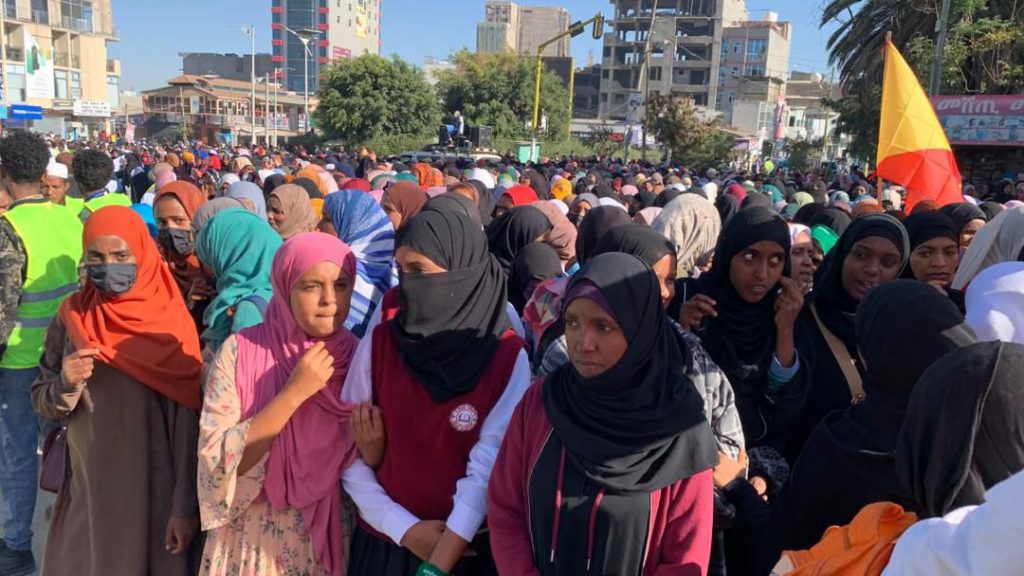 Thousands protest in Ethiopia’s Mekelle over schools’ non-compliance with court’s hijab rulings - Protesters gather at Romanat Square in Mekelle, Ethiopia on January 21, 2025, protesting against the failure of schools to comply with directives allowing Muslim students to wear hijabs in schools. (Photo: Addis Standard)