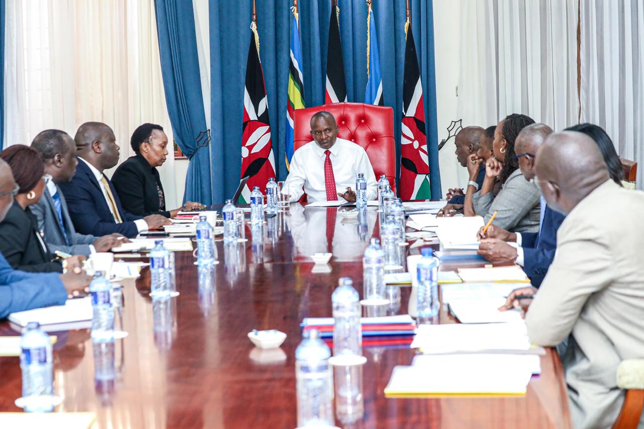 Kindiki leads talks to expand markets for Kenyan tea exports - DP Kithure Kindiki during a meeting with stakeholders on tea reforms at his Karen residence. (X/Kithure Kindiki)