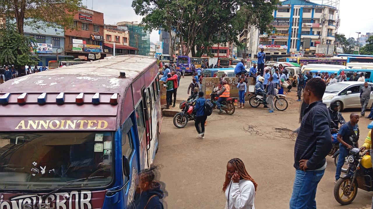 Traffic chaos in Nairobi CBD resolved after meeting between matatu operators, hawkers