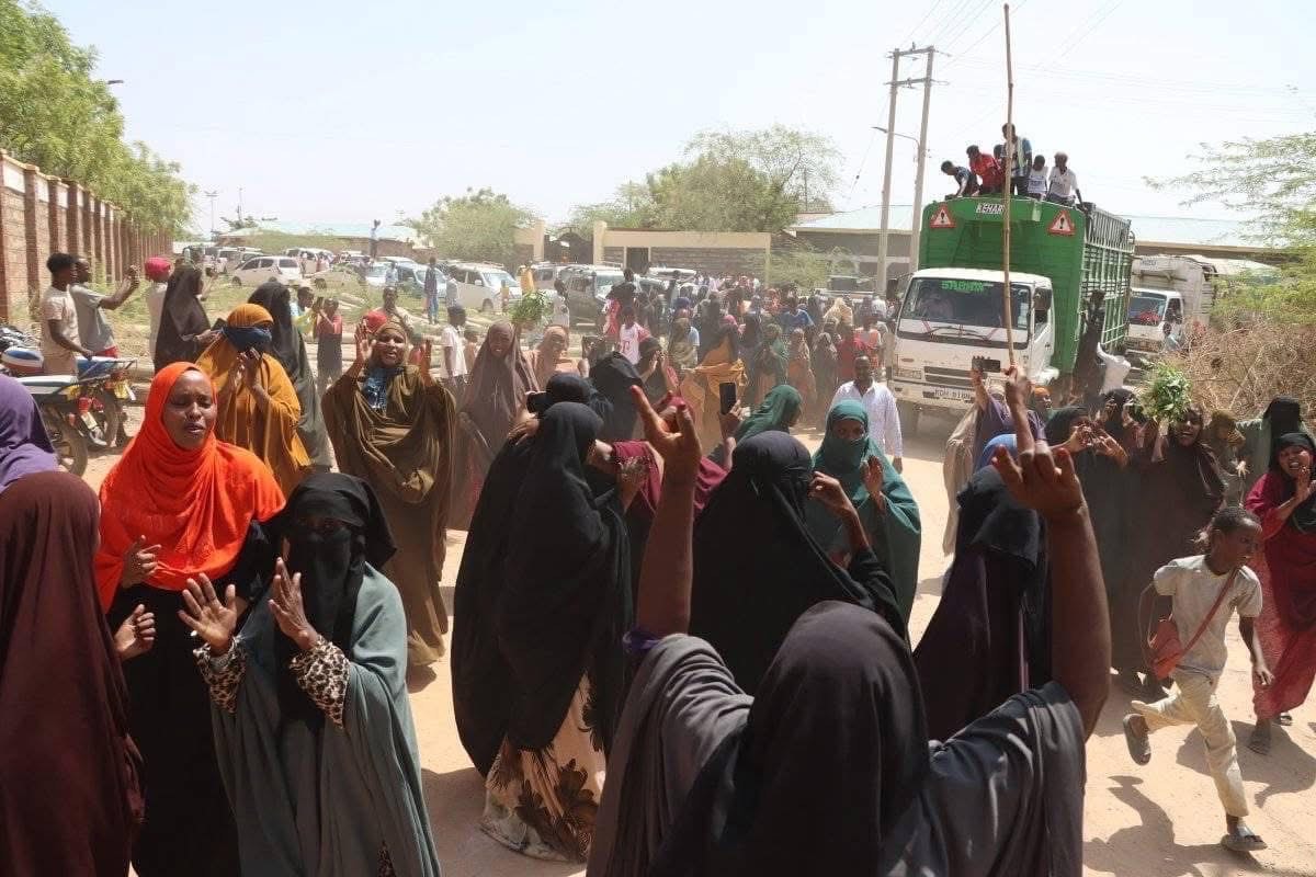 Mandera residents celebrate arrival of long-awaited generators