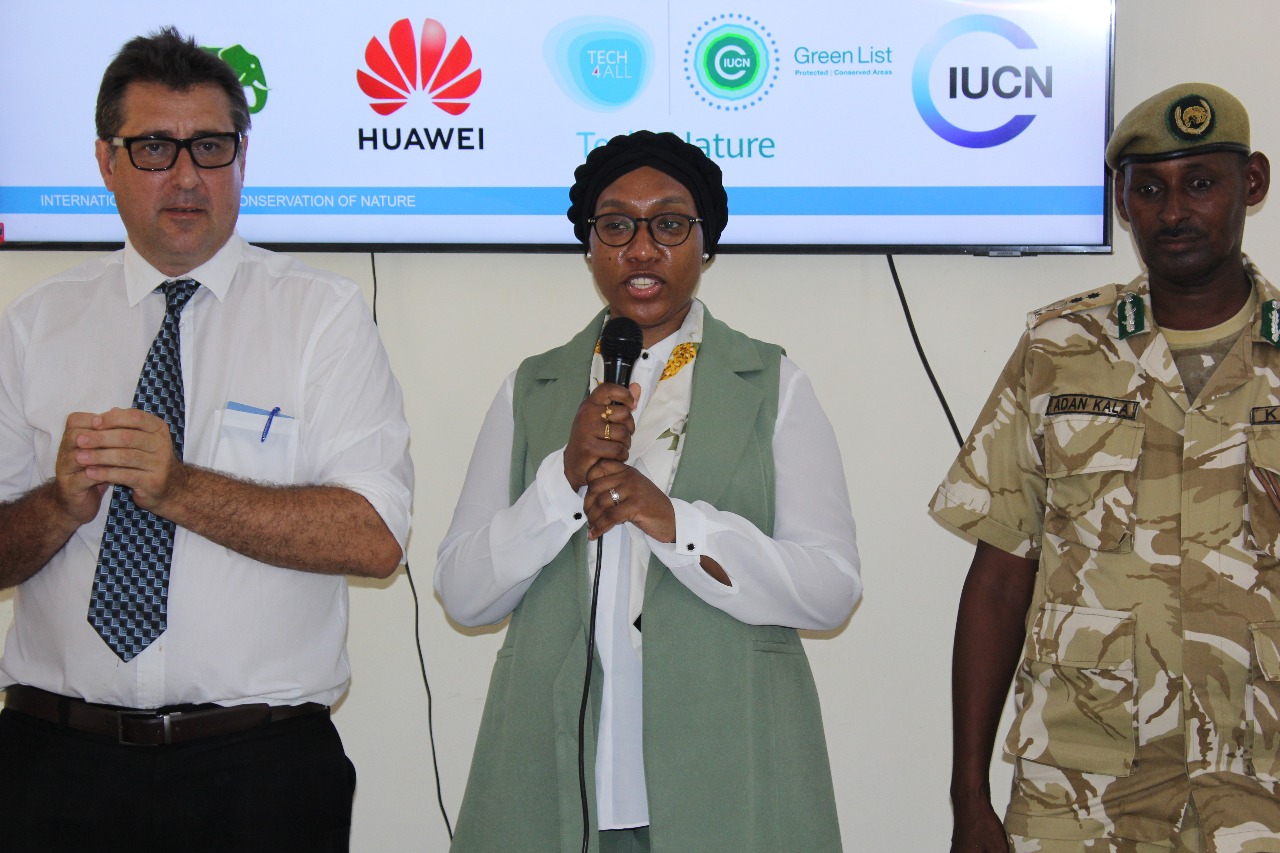 KWS launches tech-driven monitoring project to safeguard marine life at the Coast - From left: KWS senior official Michael P. Nicholson, Huawei Technologies Kenya Media Director Khadija Mohamed and KWS Coast Region Senior Assistant Conservation Director Adan Kala. (Photo: KWS)