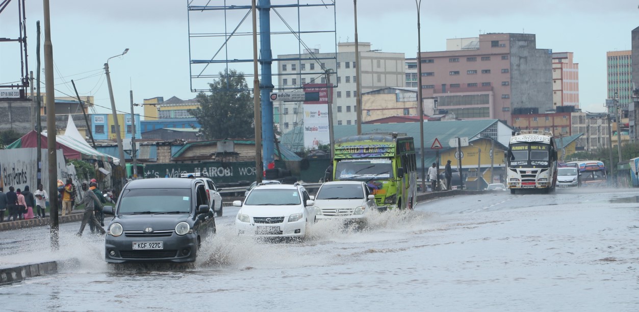 Kenya among African countries to experience below-average rainfall in March-May season - Motorists drive through a flooded section of Ring Road Ngara in Nairobi. (Photo: Justine Ondieki)