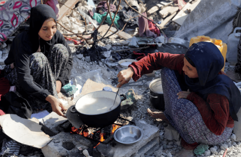 Rats, dogs and torn clothes amid the ruins of Gaza homes