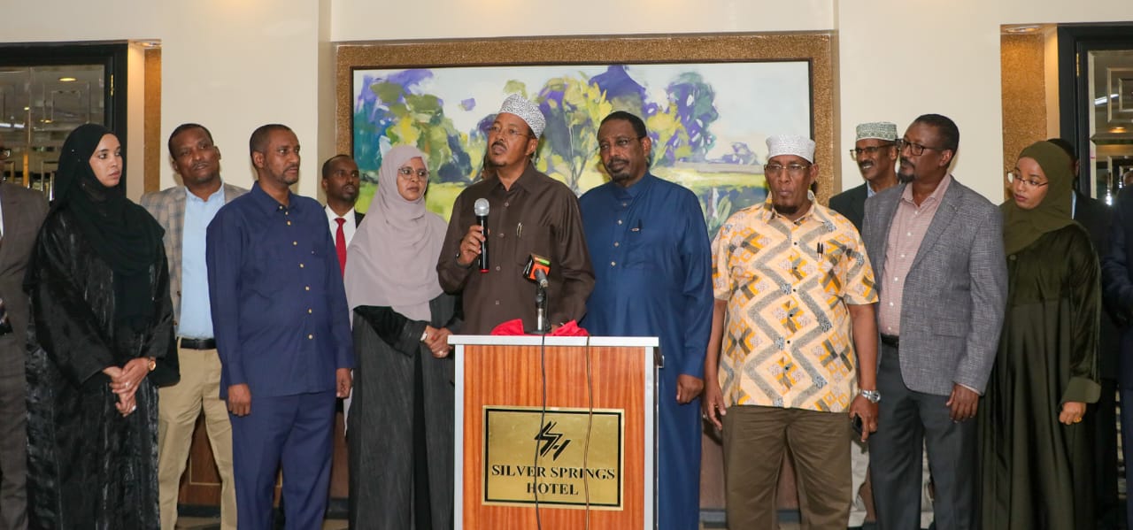 North Eastern leaders' great expectations as Ruto visits the region - North Eastern Parliamentary Group (NE-PG) leaders led by Eldas MP Adan Keynan and his Dadaab counterpart Farah Maalim address the press over the state of development in the region. (Justine Ondieki)