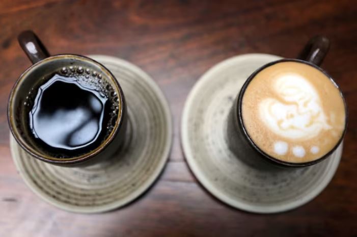 Study shows drinking coffee in the morning linked to lower cardiovascular risk - A cup of coffee and a cappuccino. (Photo: Reuters)