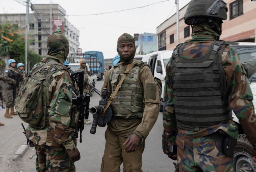 M23 backs Dar es Salaam summit resolutions, calls for dialogue in DRC crisis - Members of the M23 rebel group supervise the exit of mercenary troops in the streets of Goma, eastern Democratic Republic of the Congo, amid conflict between them and the Armed Forces of the Democratic Republic of the Congo (FARDC), January 29, 2025. (Photo: Reuters)