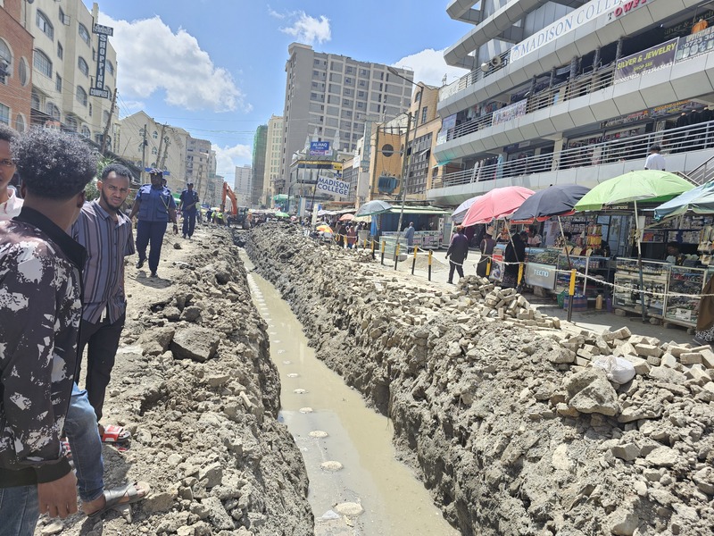 Busy Kipanga Athumani Street in Eastleigh to get new sewage system - The new sewer system in Eastleigh's Kipanga Athumani Street is expected to end the perennial sewage overflow. (Abdirahman khalif)