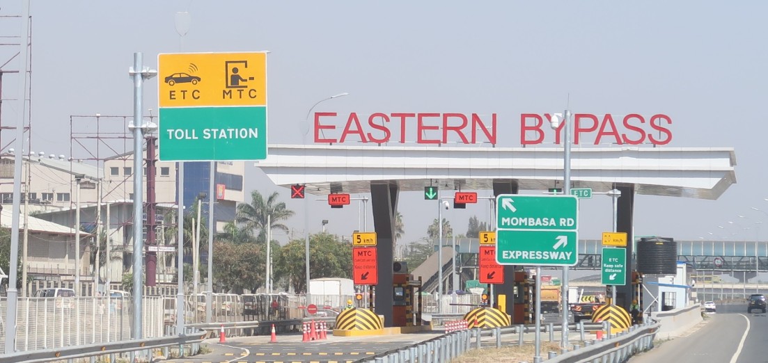 Kenyans to pay tolls on major roads as government seeks to raise more infrastructure funding - A toll station on the Nairobi Expressway. Currently, the 27-kilometre stretch is the only tolled road in the country. (Photo: X/Nairobi Expressway)