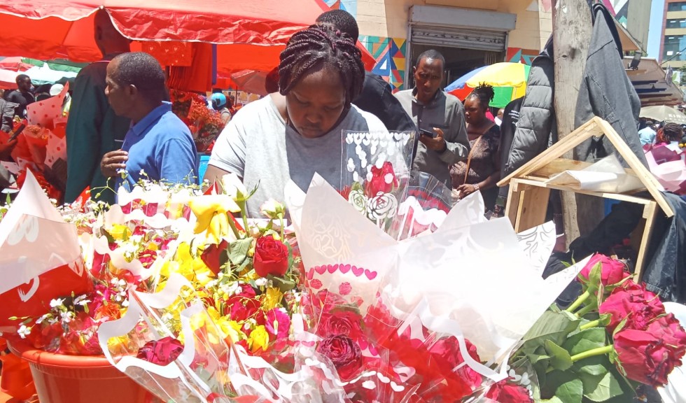 Kenyans brave tough economic times to show love on Valentine's Day - A flower vendor in Nairobi prepares to serve customers as Kenyans marked Valentine’s Day on February 14, 2025. (Photo: Barack Oduor)